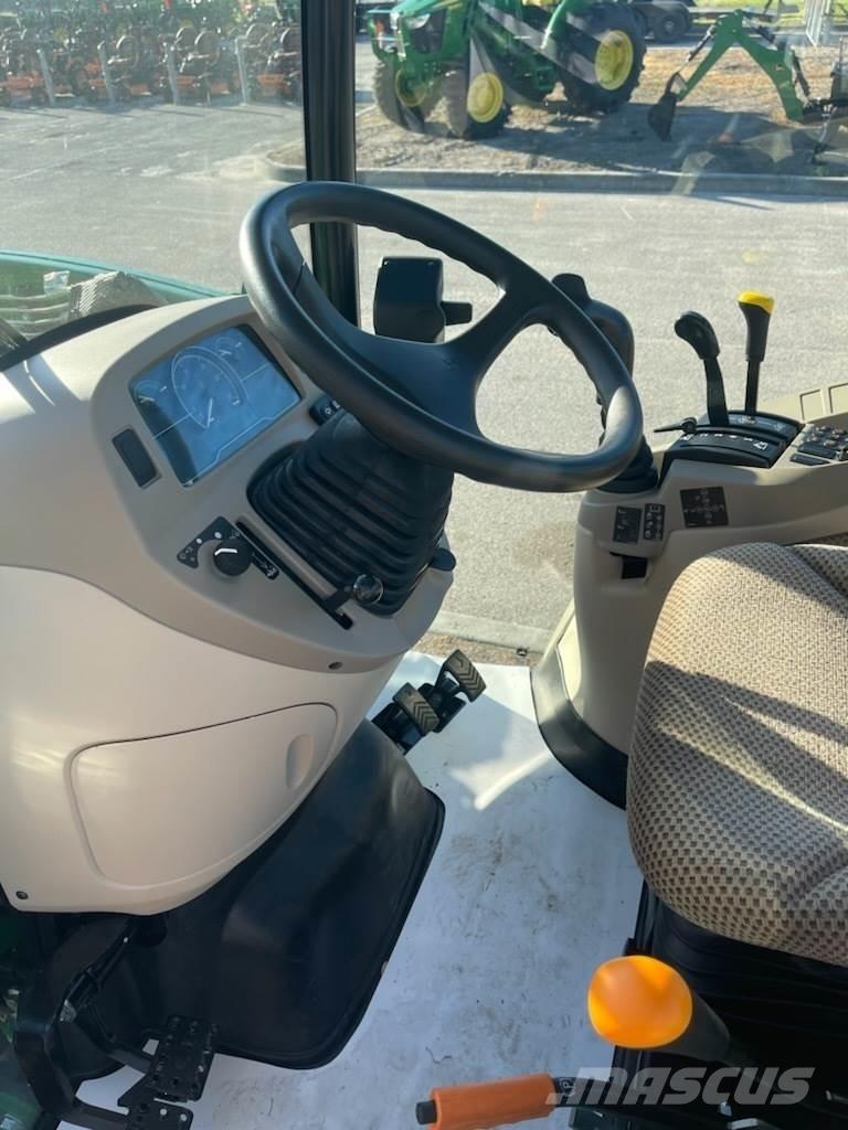 John Deere 3046R 트랙터