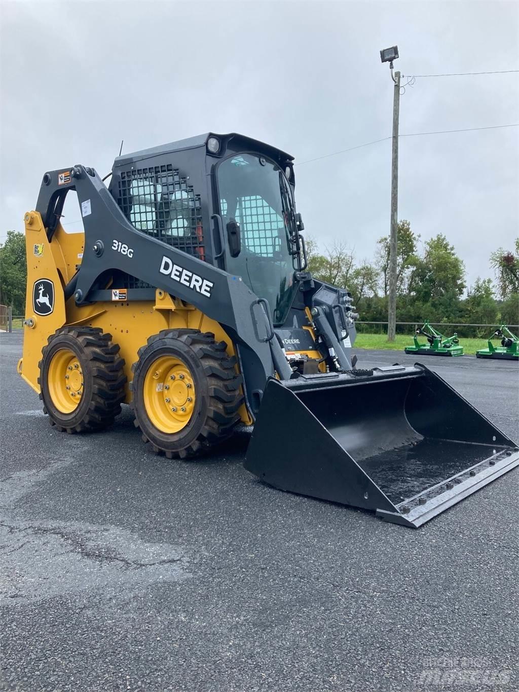 John Deere 318G  스키드로더