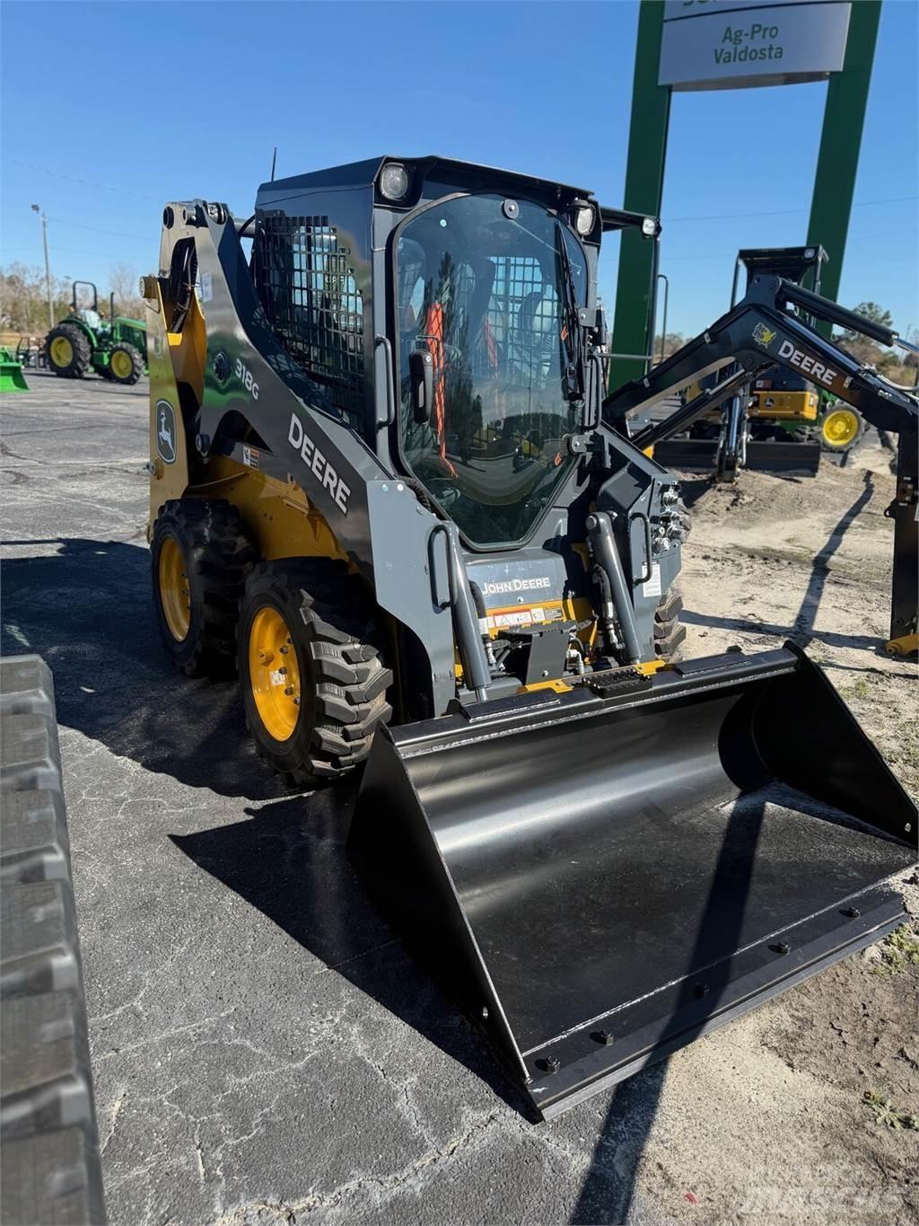 John Deere 318G  스키드로더