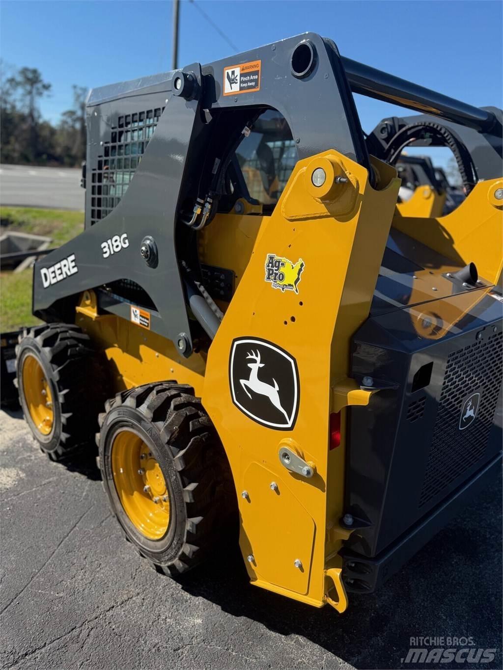 John Deere 318G  스키드로더