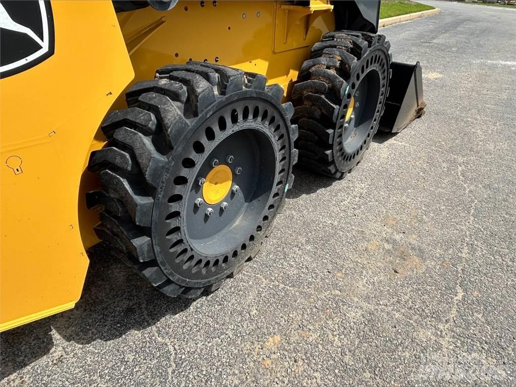 John Deere 318G  스키드로더