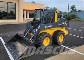 John Deere 320G  스키드로더