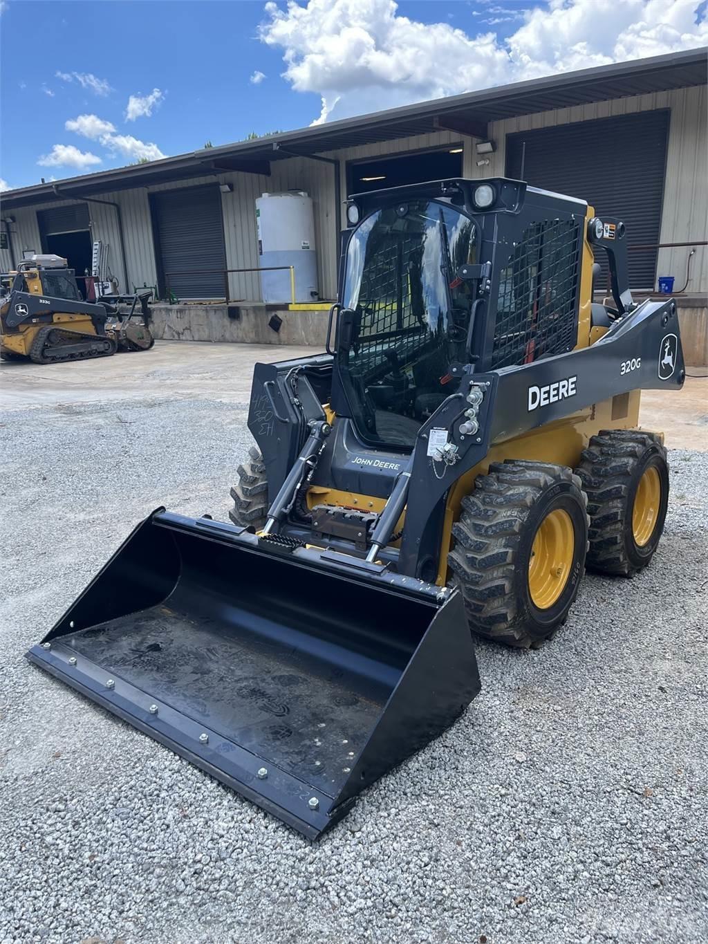 John Deere 320G  스키드로더
