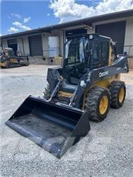 John Deere 320G  스키드로더
