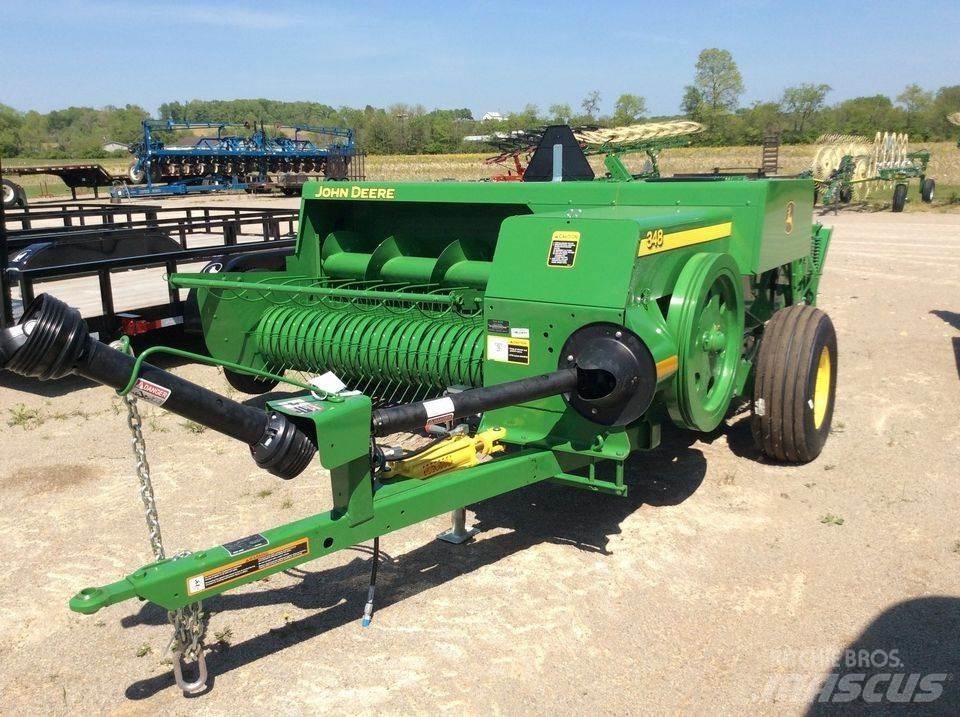 John Deere 348 각형 곤포기
