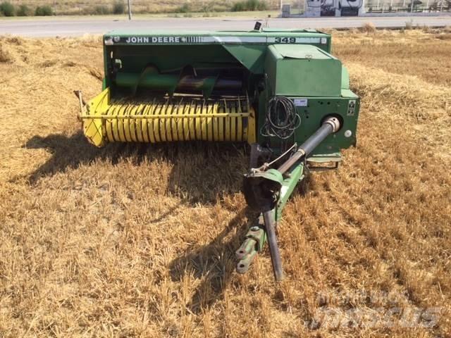 John Deere 349 각형 곤포기