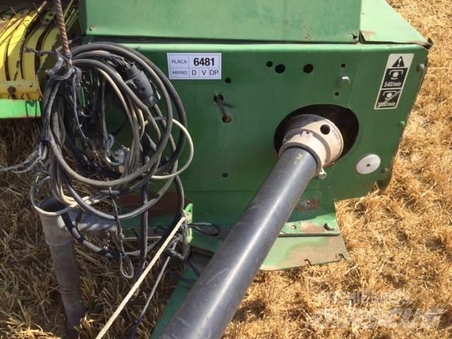 John Deere 349 각형 곤포기