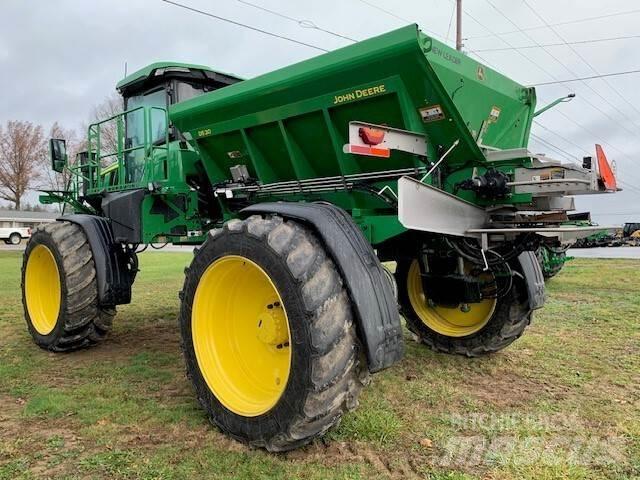 John Deere 400R 견인형 분무기