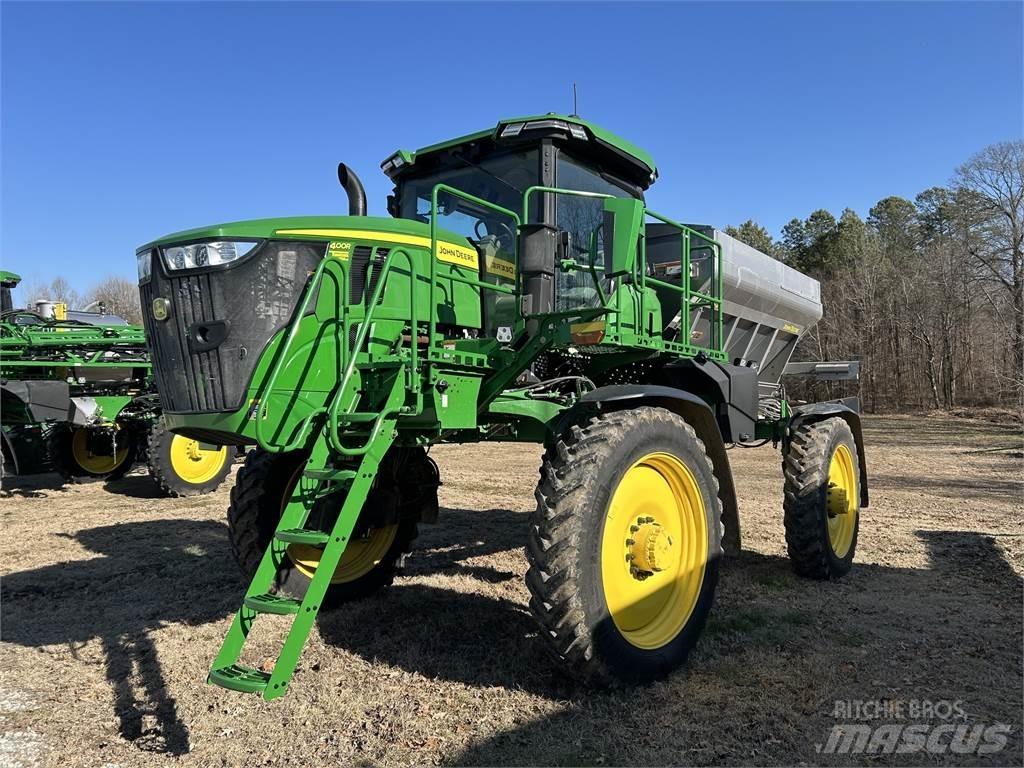 John Deere 400R 견인형 분무기