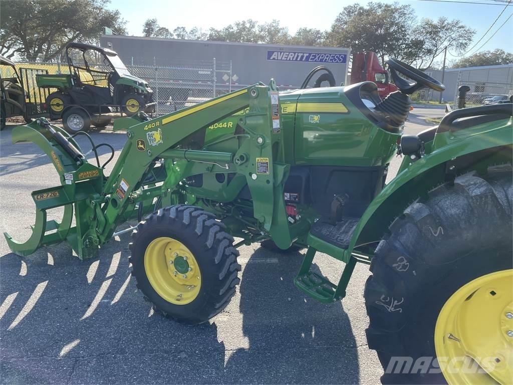 John Deere 4044R 트랙터