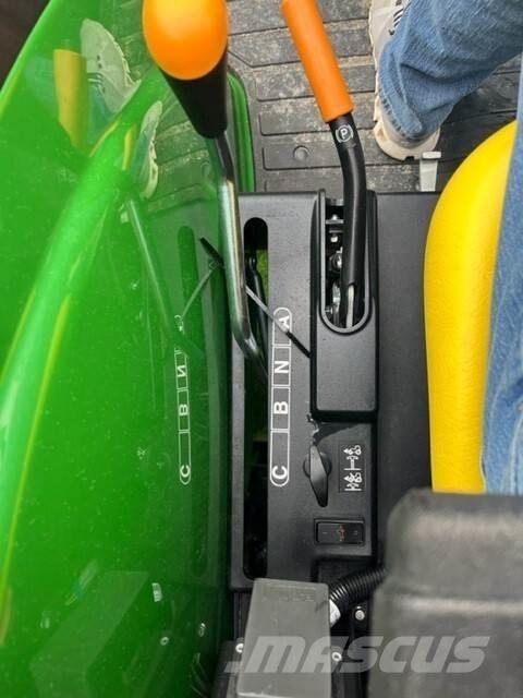 John Deere 4044R 트랙터