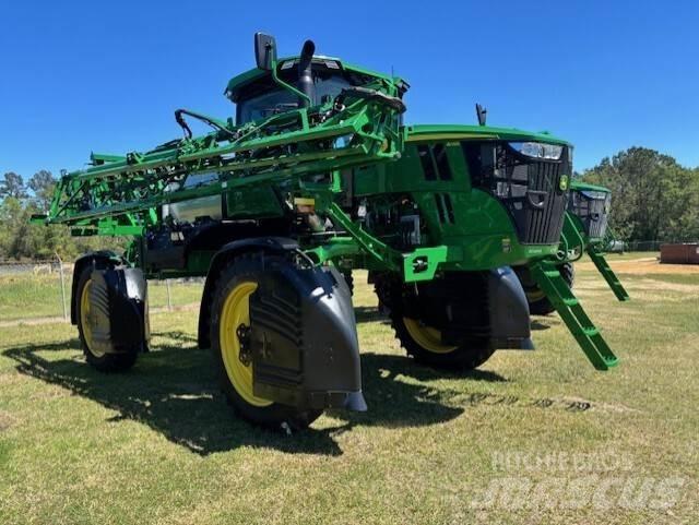 John Deere 408R 견인형 분무기