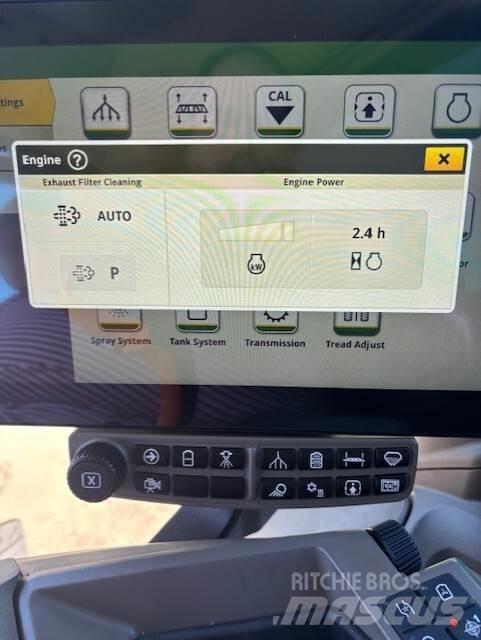 John Deere 408R 견인형 분무기