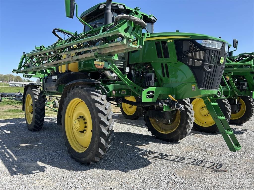 John Deere 408R 견인형 분무기