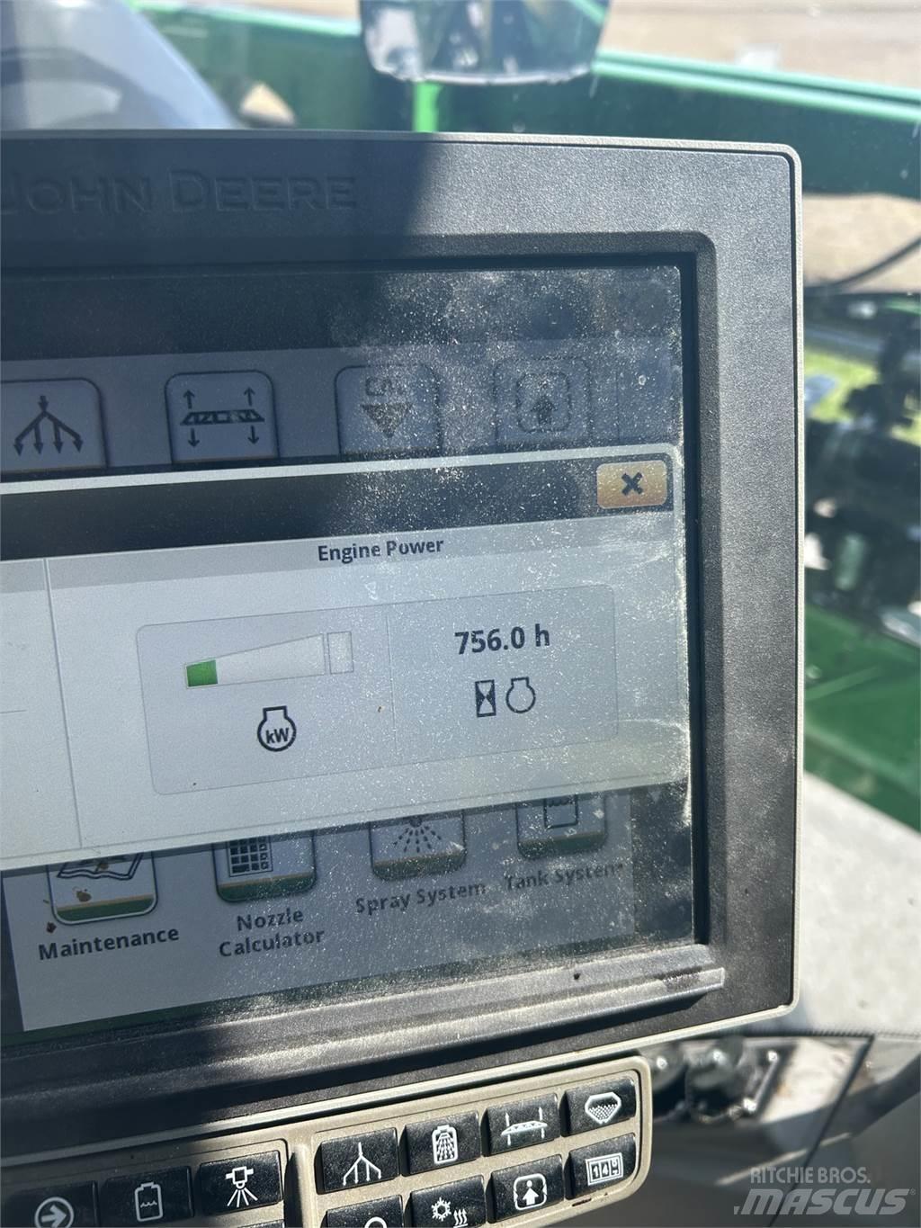 John Deere 408R 견인형 분무기