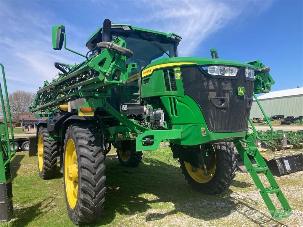 John Deere 410R 견인형 분무기
