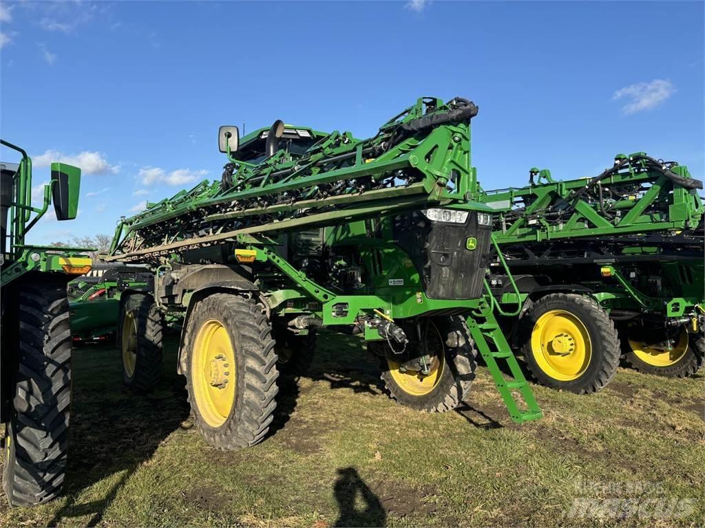 John Deere 412R 견인형 분무기