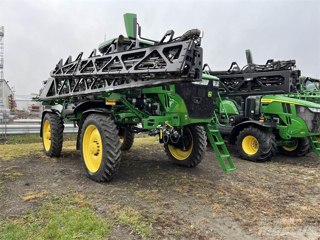 John Deere 412R 견인형 분무기