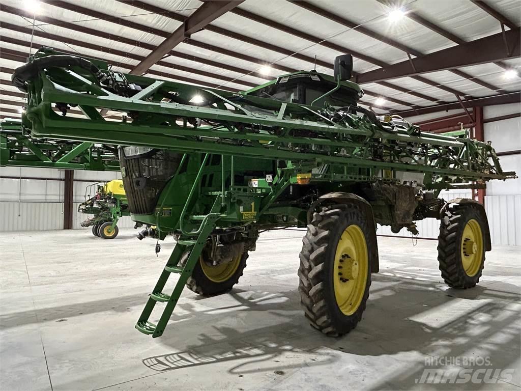 John Deere 412R 견인형 분무기