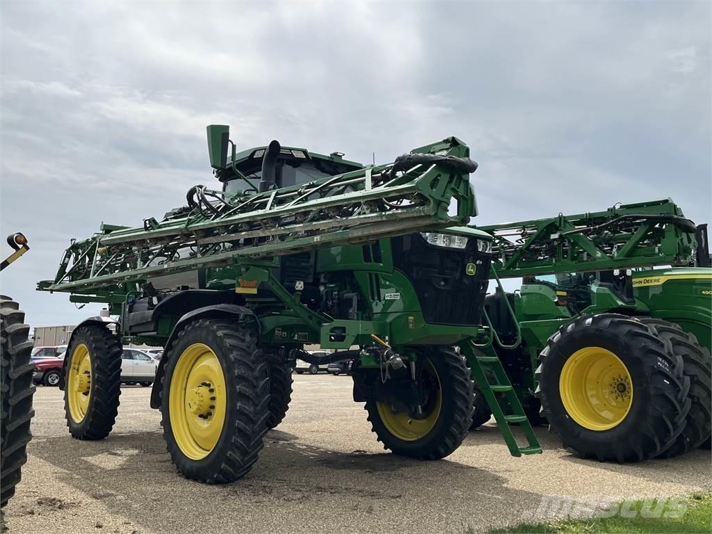 John Deere 412R 견인형 분무기