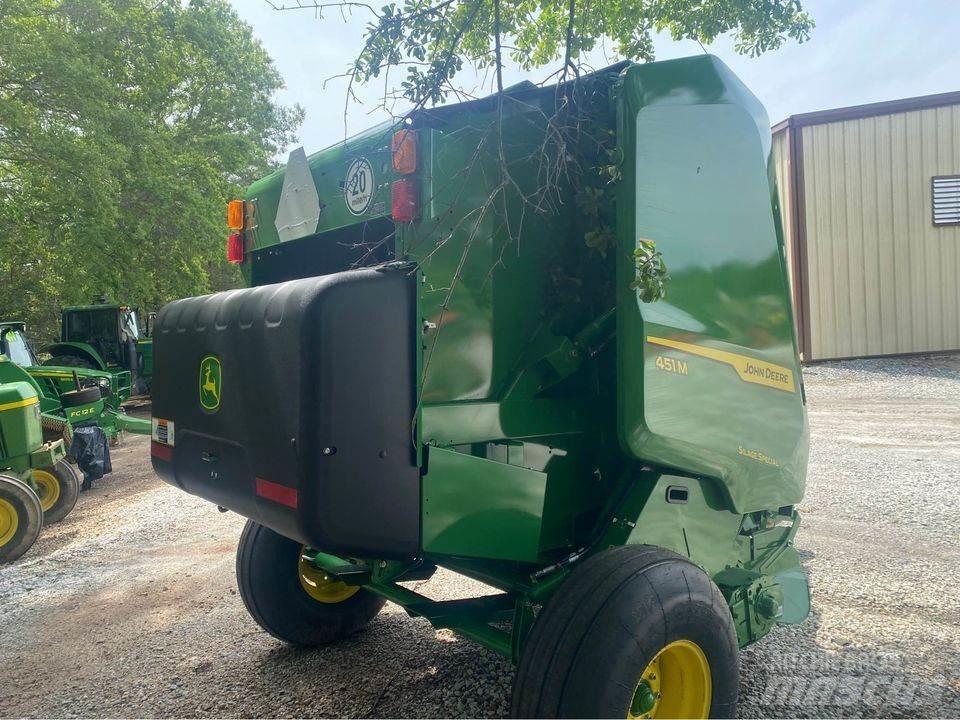 John Deere 451M 원형 곤포기