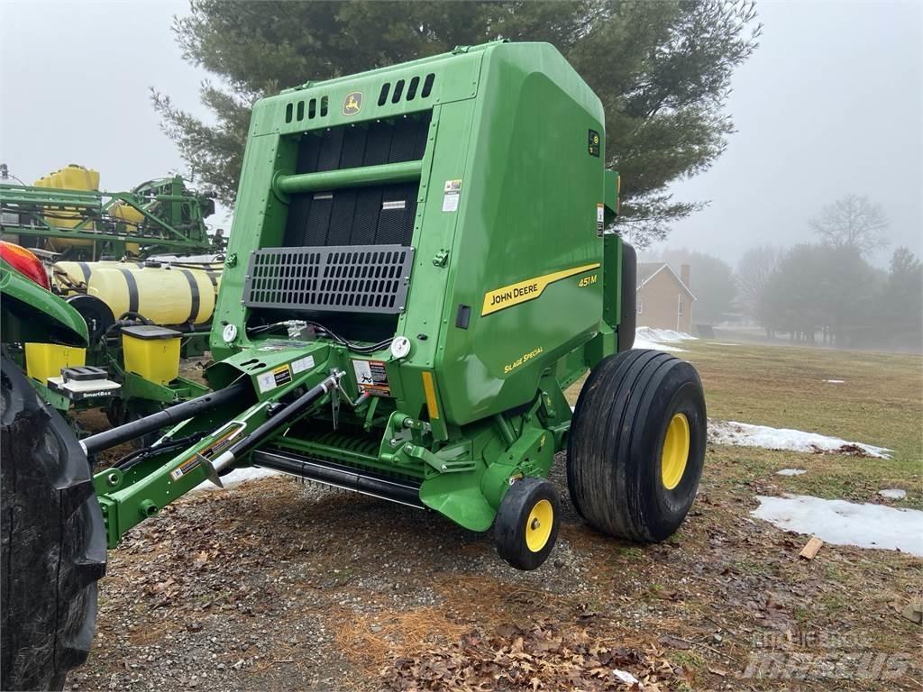 John Deere 451M 원형 곤포기