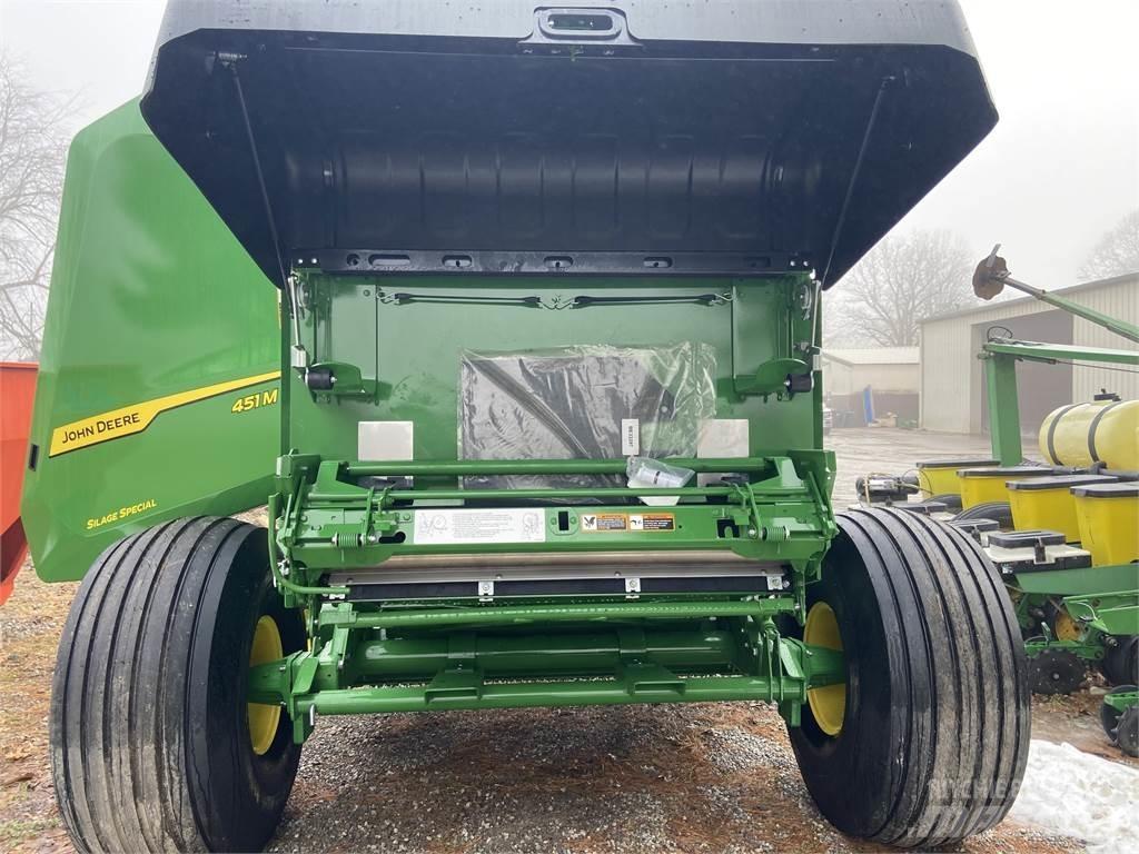 John Deere 451M 원형 곤포기