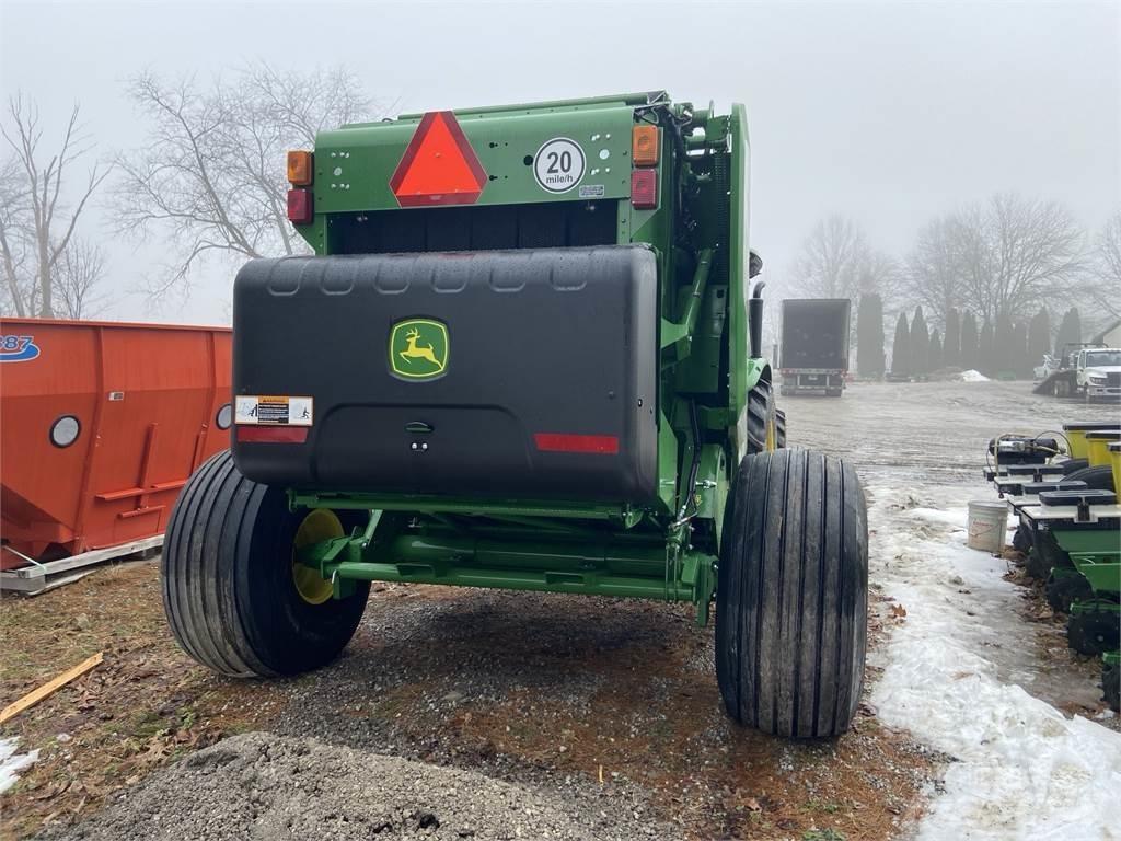 John Deere 451M 원형 곤포기