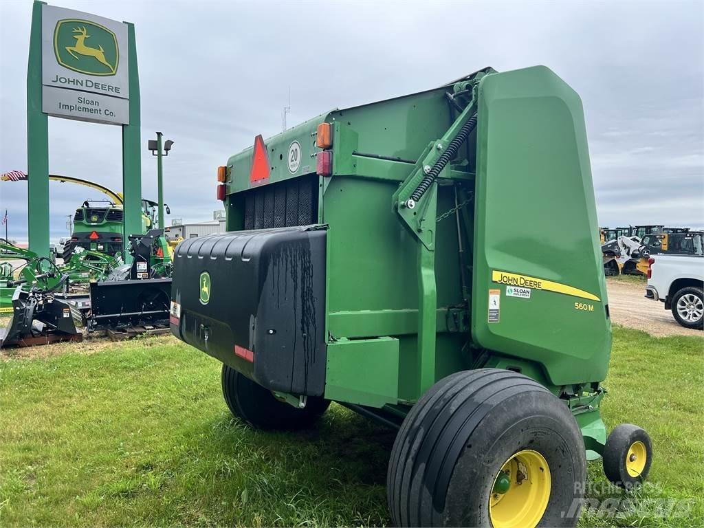 John Deere 560M 원형 곤포기
