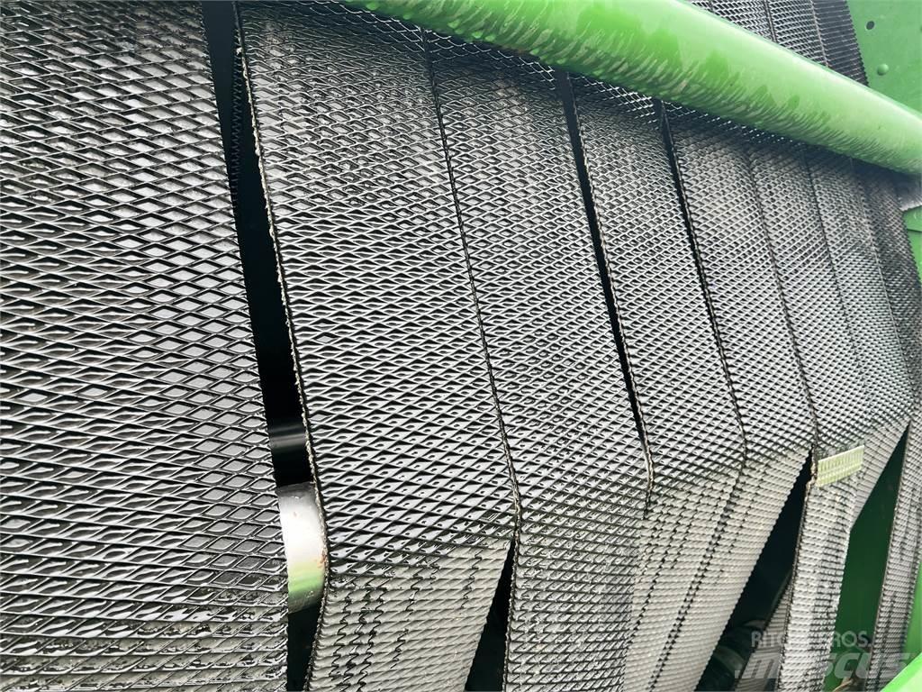 John Deere 560M 원형 곤포기