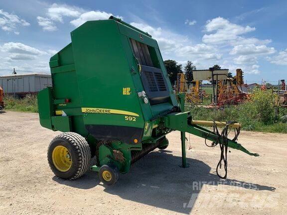 John Deere 592 원형 곤포기