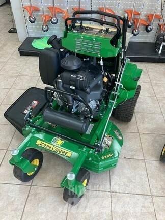 John Deere 636M 탑승형 잔디깎기
