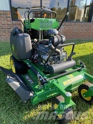 John Deere 636M 탑승형 잔디깎기