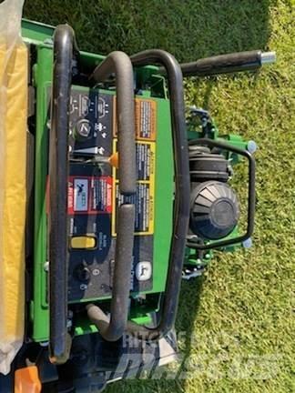 John Deere 636M 탑승형 잔디깎기