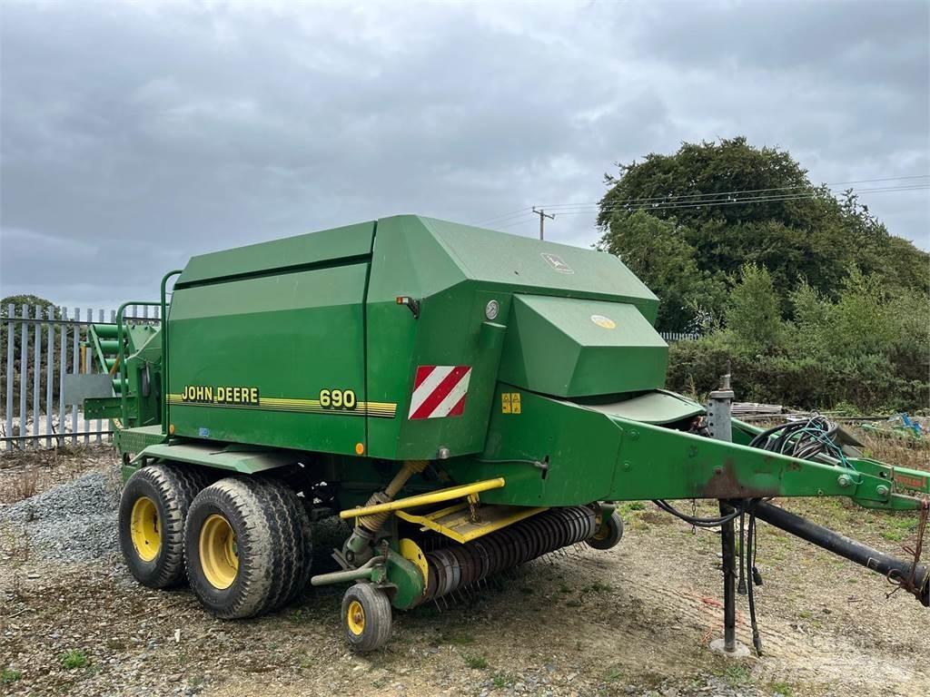 John Deere 690 각형 곤포기