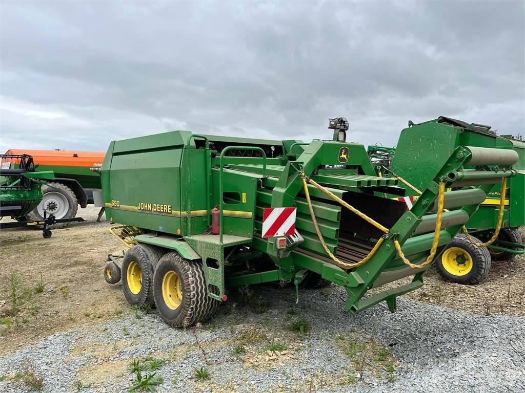 John Deere 690 각형 곤포기