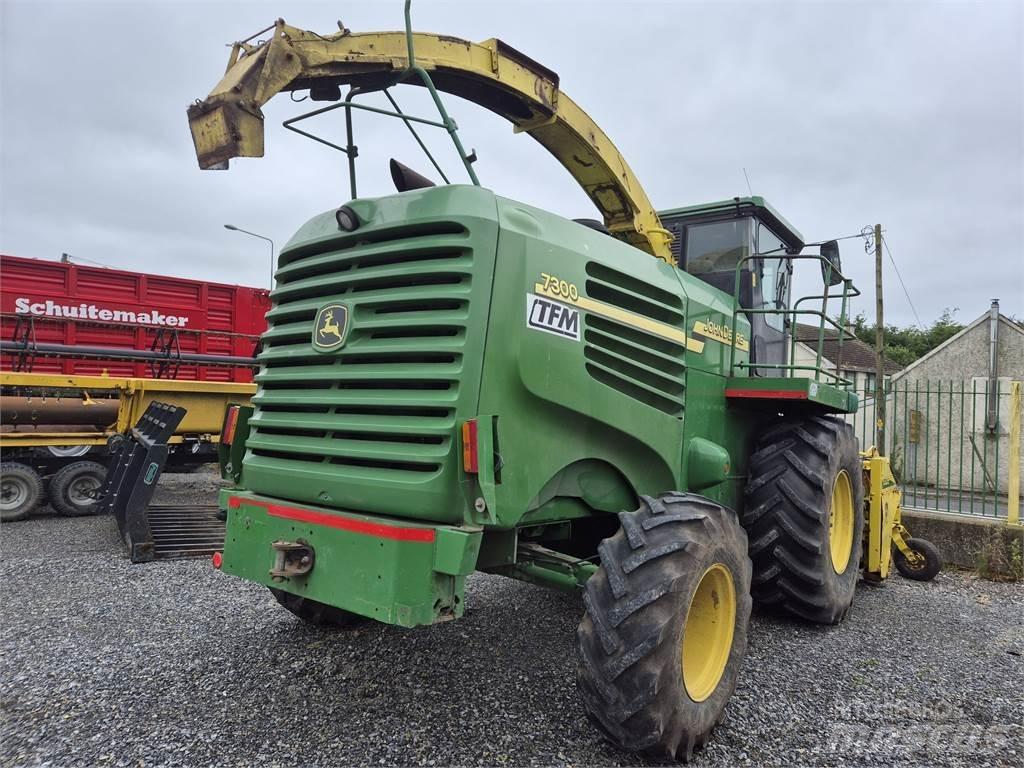 John Deere 7300 목초 수확기