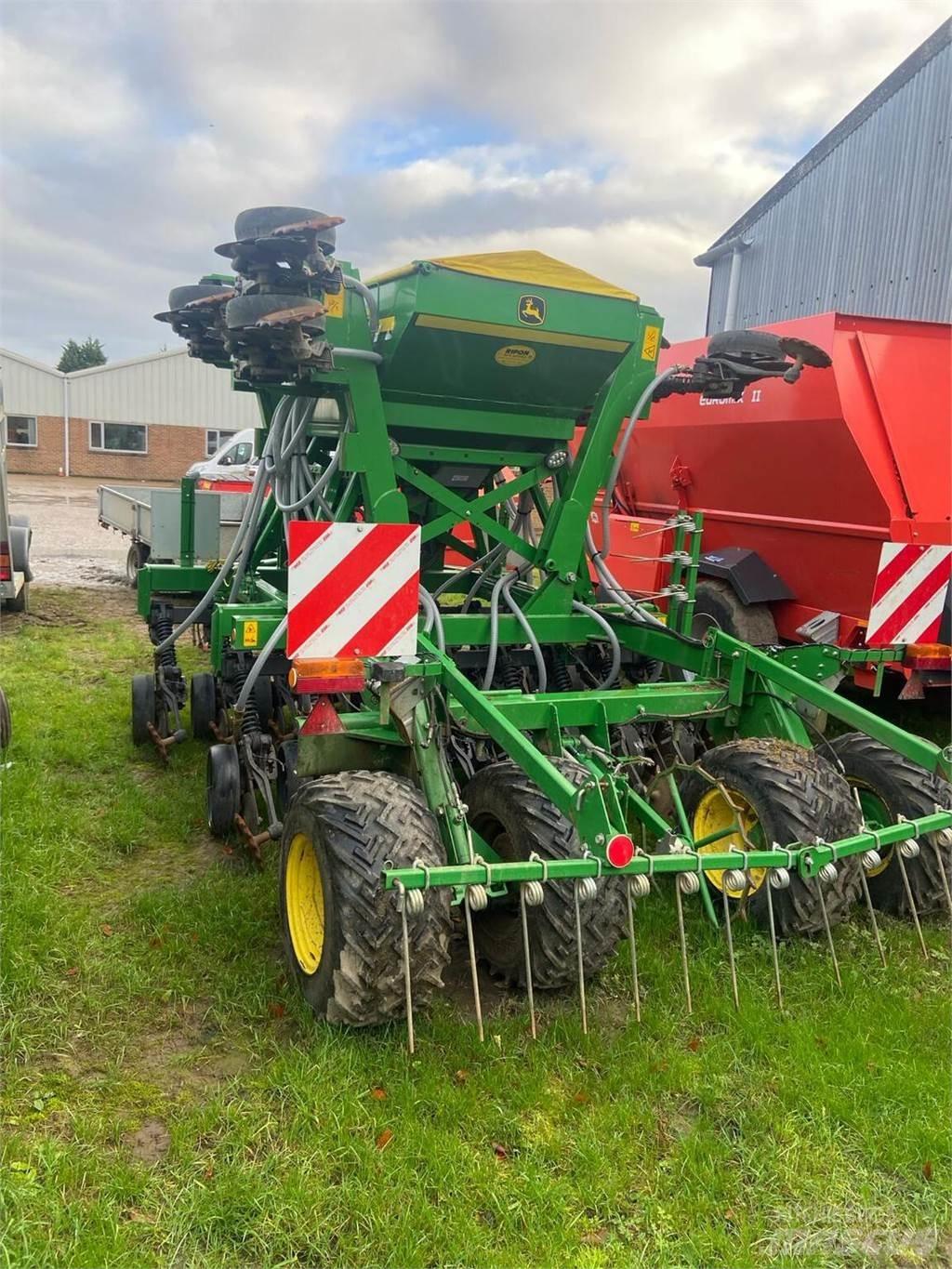 John Deere 750A 드릴
