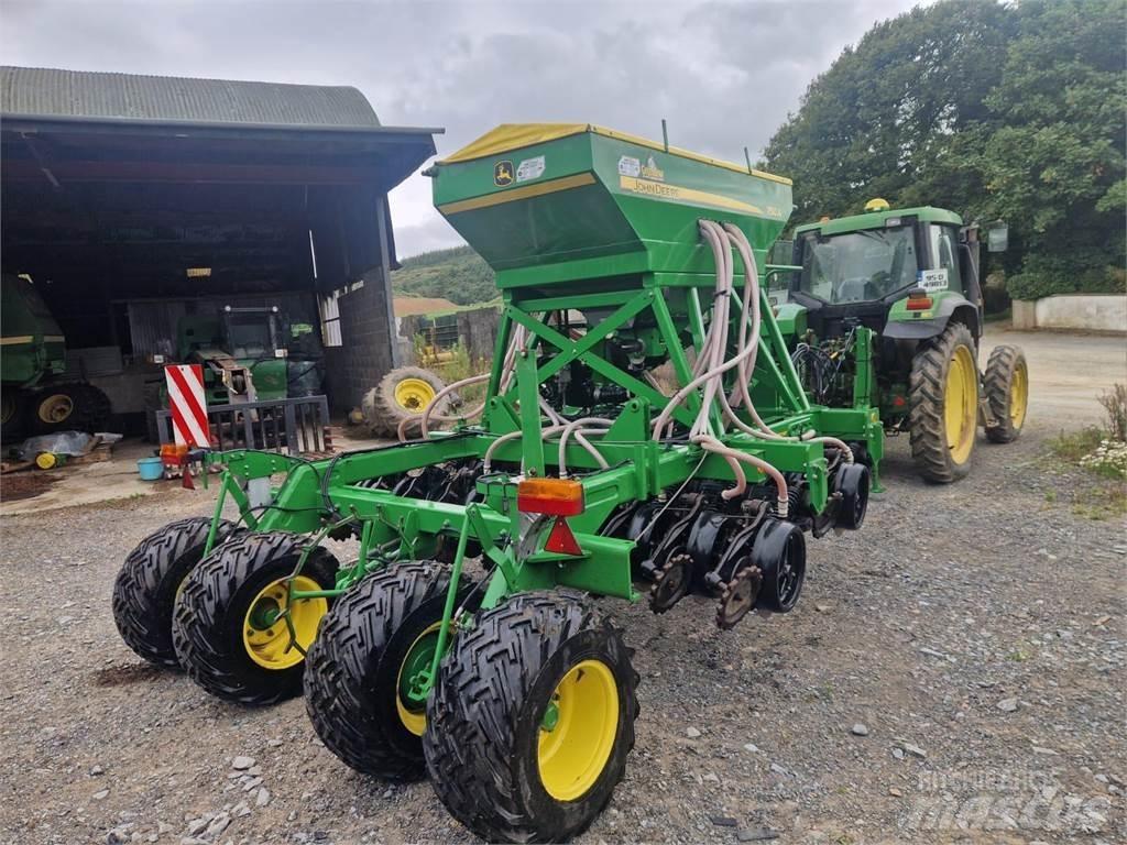 John Deere 750A 드릴