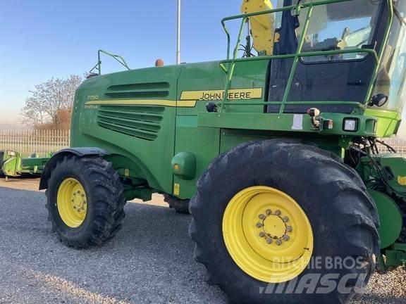 John Deere 7750 목초 수확기
