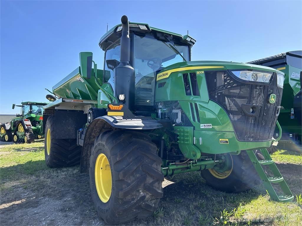 John Deere 800R 견인형 분무기