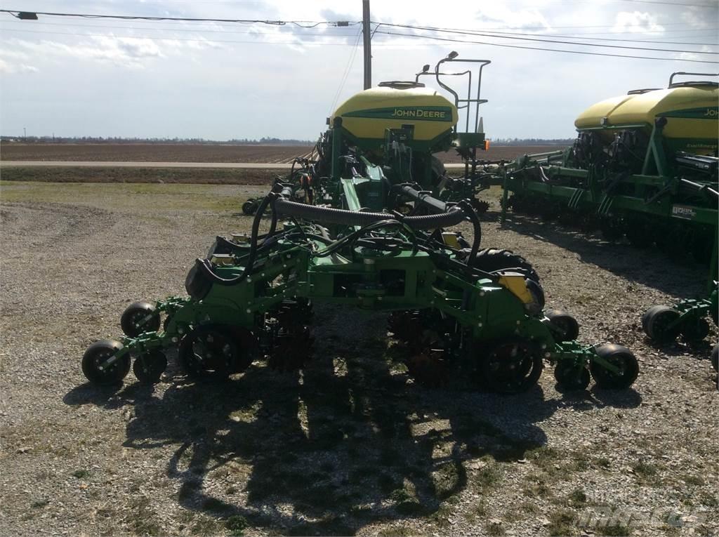 John Deere DR18 파종기