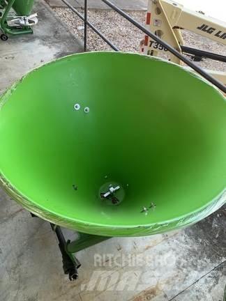 John Deere F/500 견인형 분무기