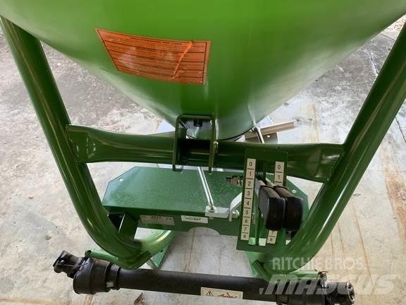 John Deere F/500 견인형 분무기