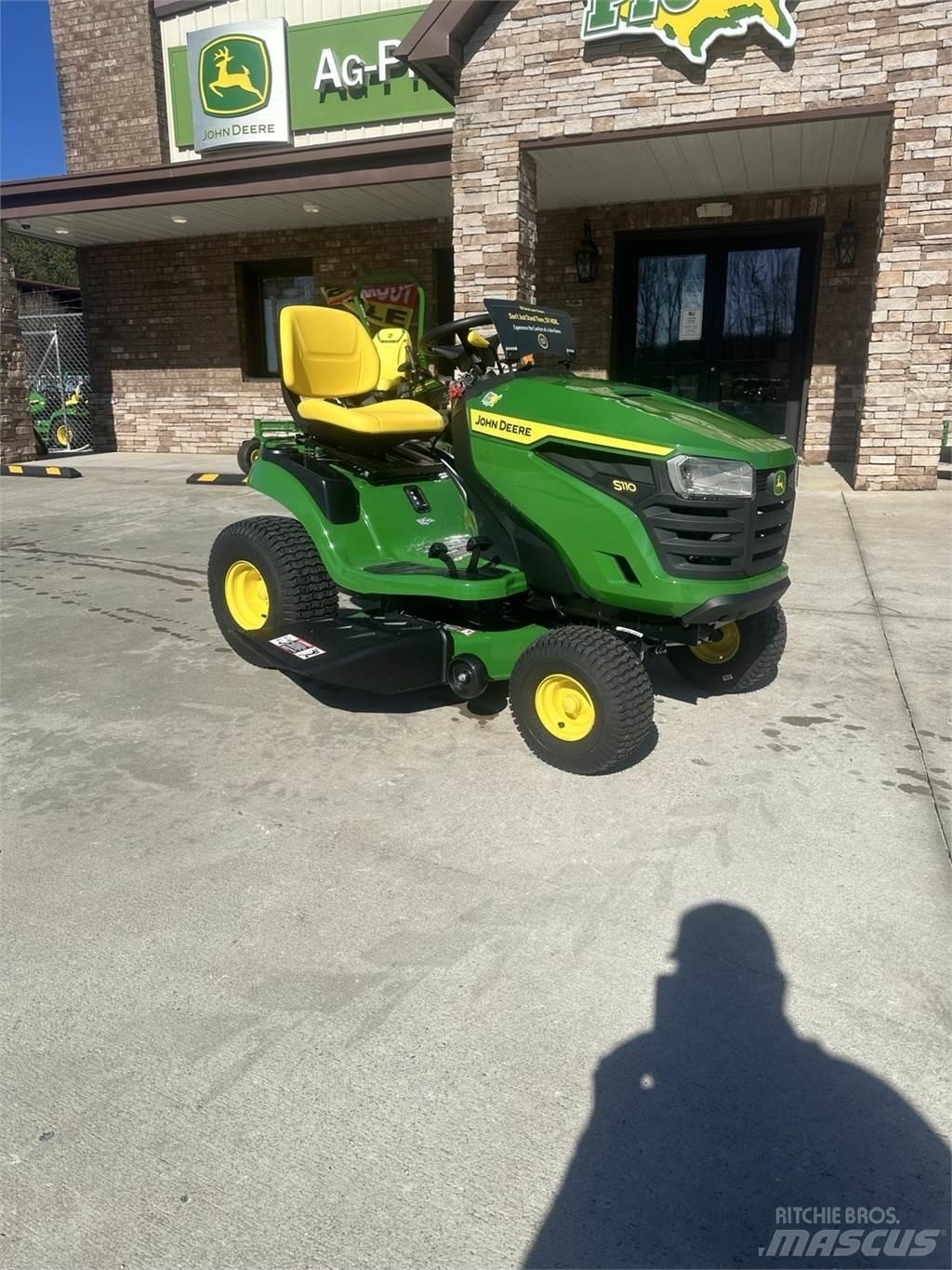 John Deere S110 탑승형 잔디깎기