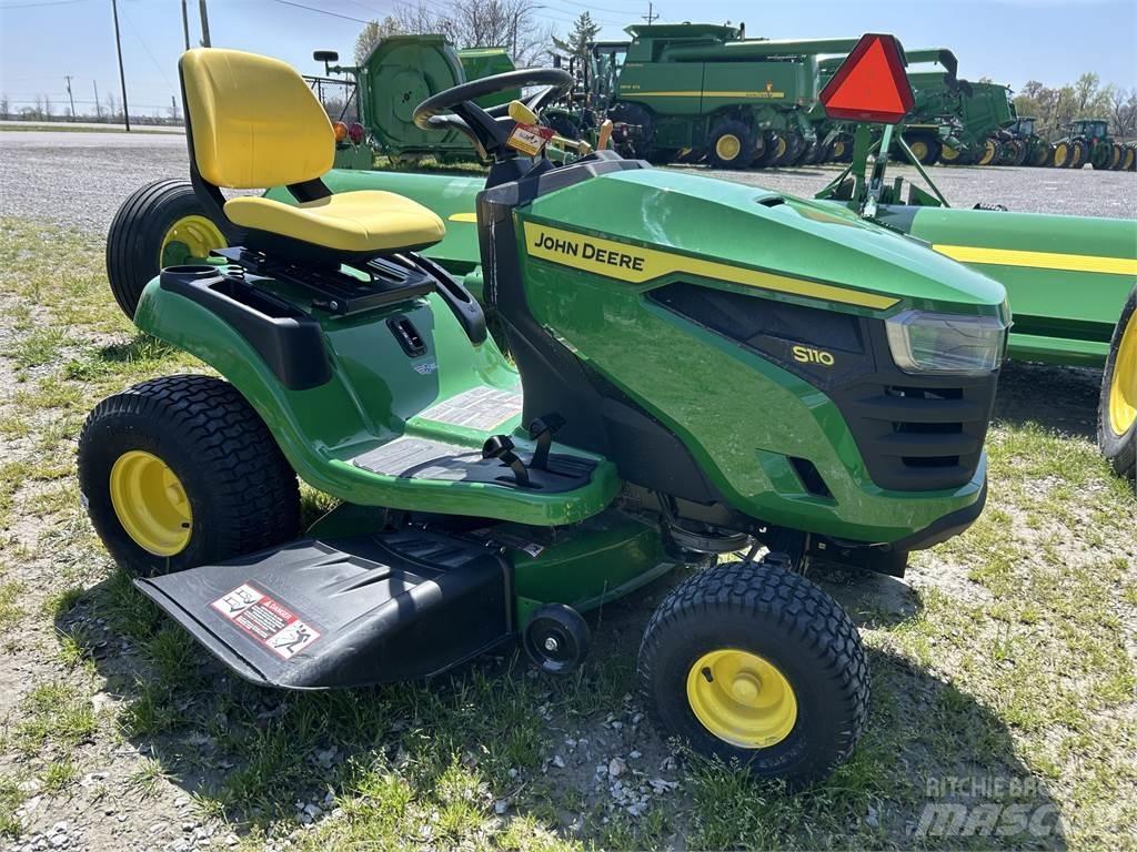 John Deere S110 소형 트랙터