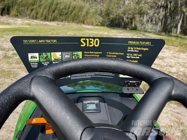 John Deere S130 탑승형 잔디깎기