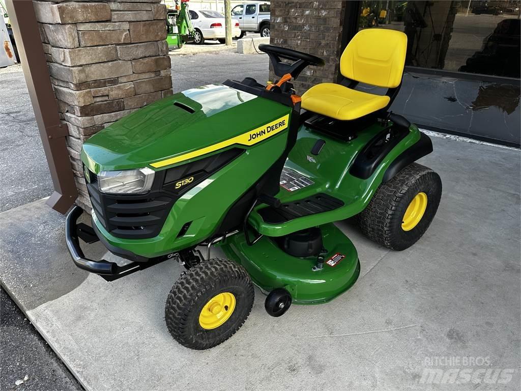 John Deere S130 탑승형 잔디깎기