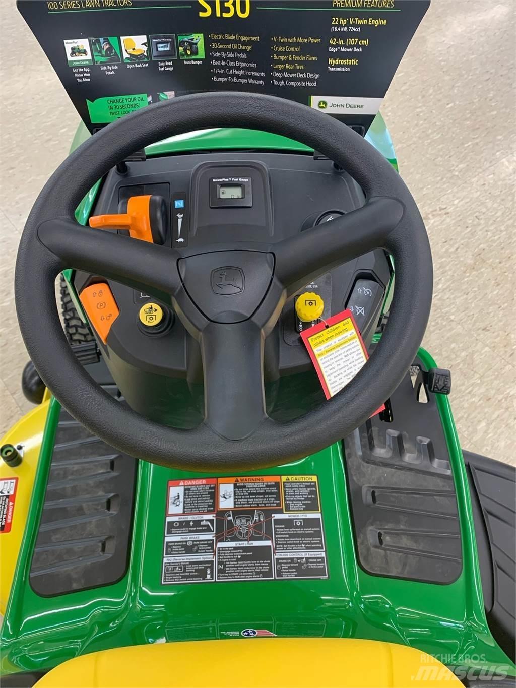 John Deere S130 탑승형 잔디깎기