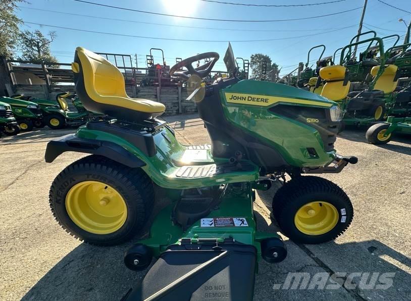 John Deere S180 소형 트랙터